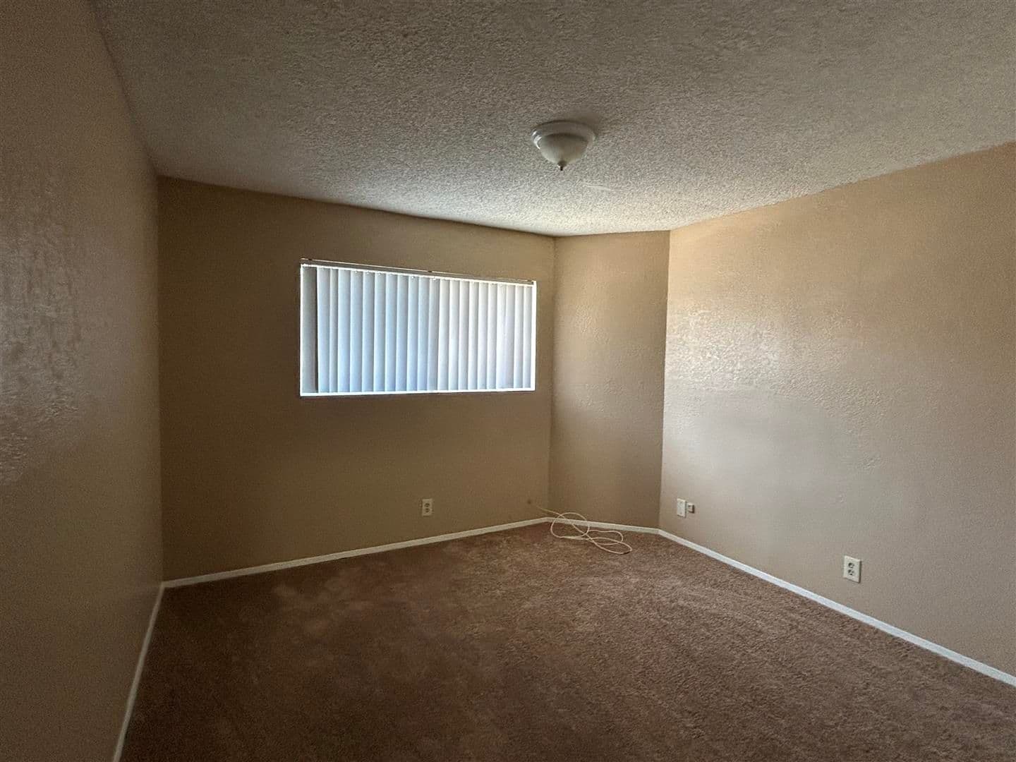 Bellflower Apartment: 9616 Laurel Street