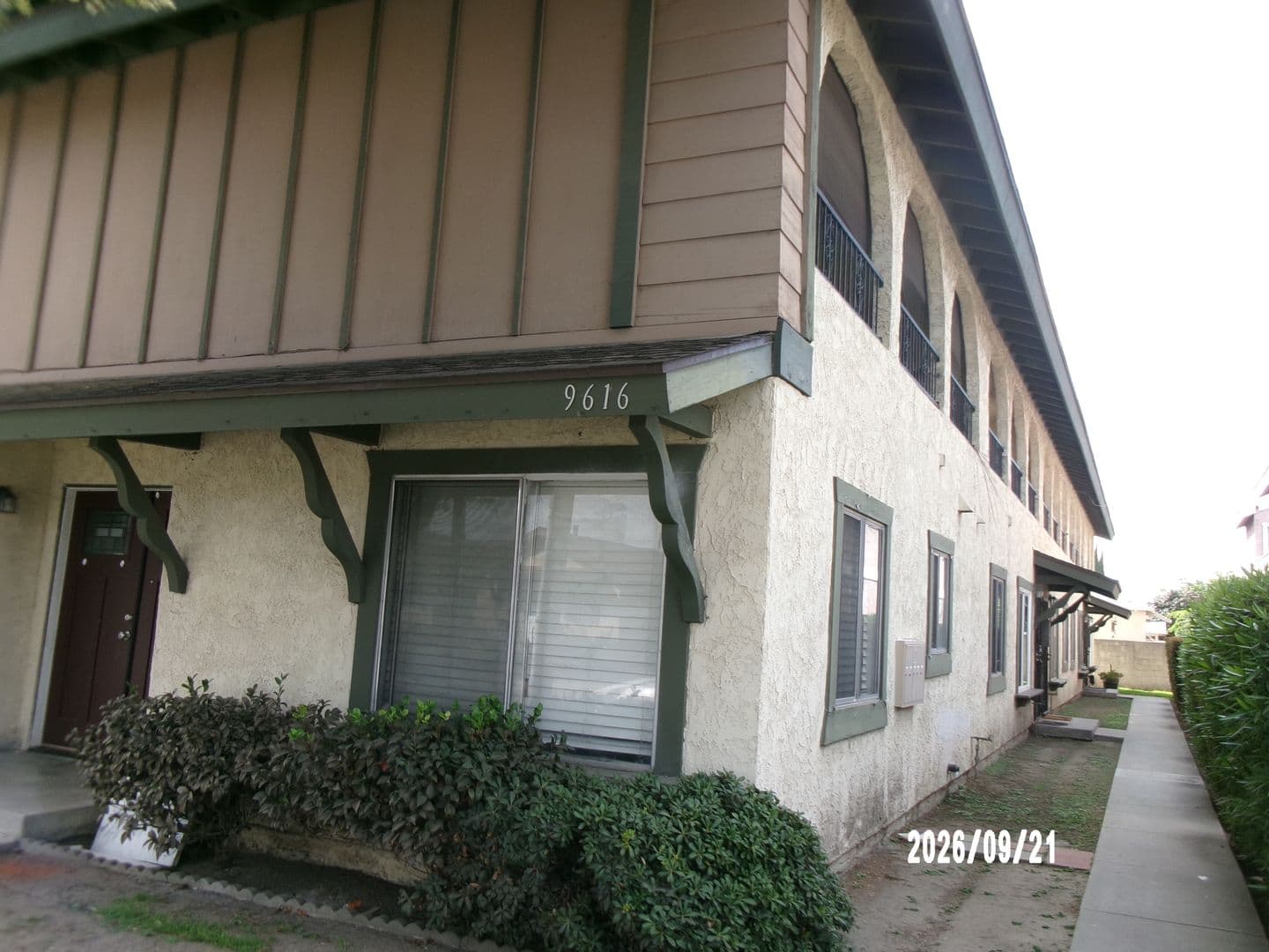 Bellflower Apartment: 9616 Laurel Street