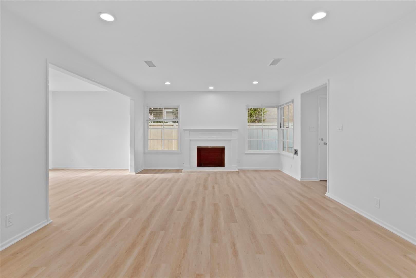 Long Beach Apartment: 237-237A Belmont Ave.
