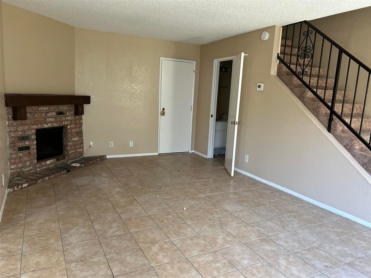 Bellflower Apartment: 9616 Laurel Street