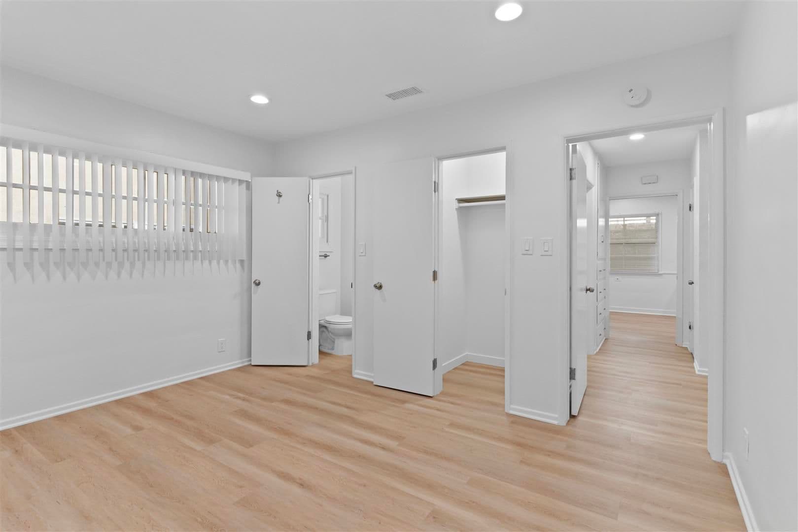 Long Beach Apartment: 237-237A Belmont Ave.