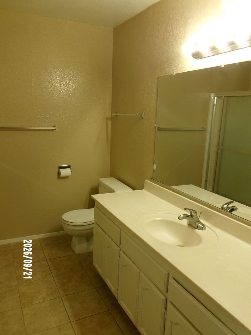 Bellflower Apartment: 9616 Laurel Street