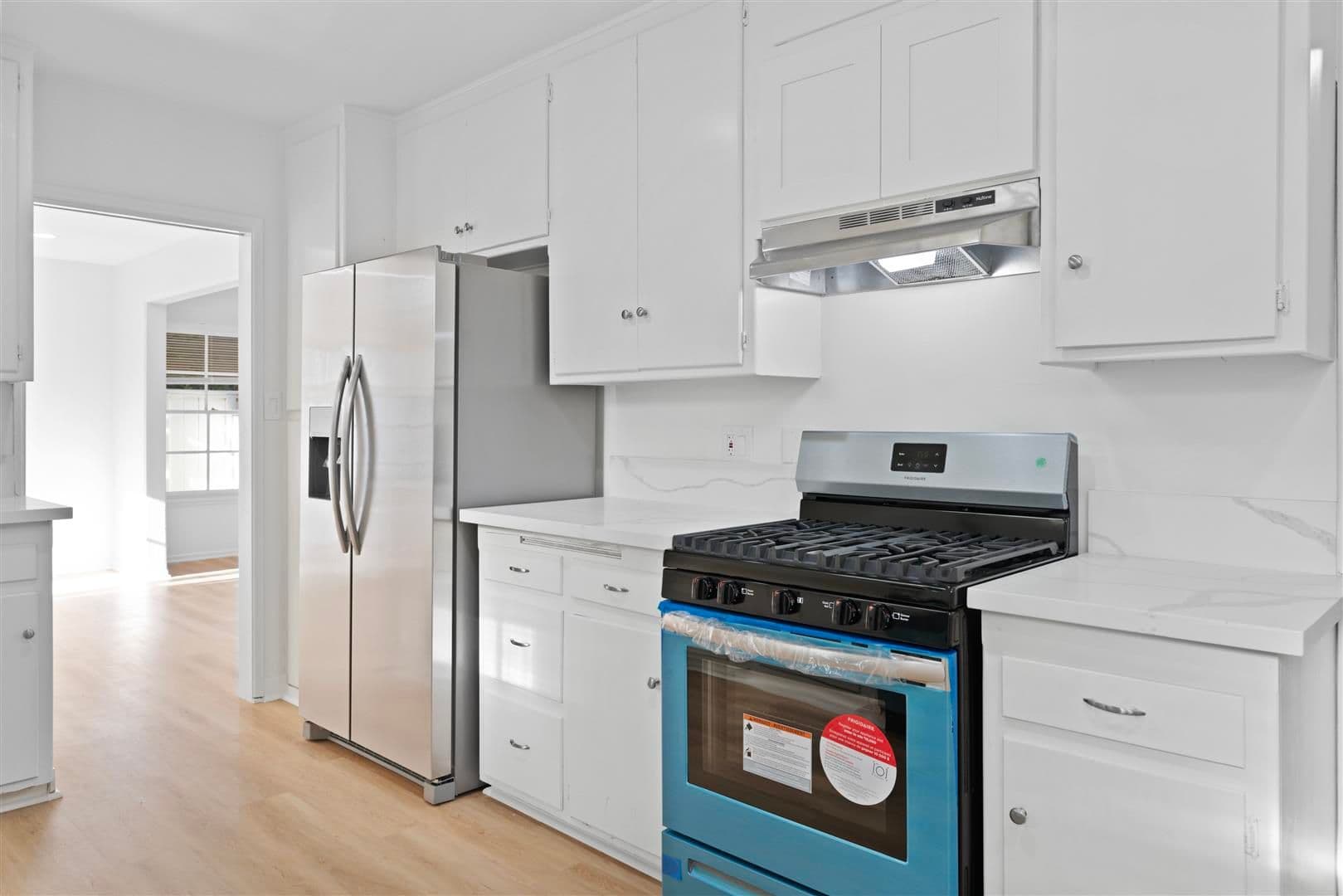 Long Beach Apartment: 237-237A Belmont Ave.