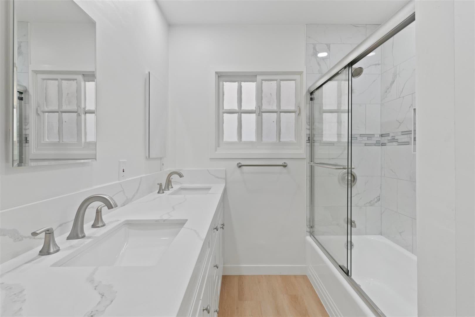 Long Beach Apartment: 237-237A Belmont Ave.