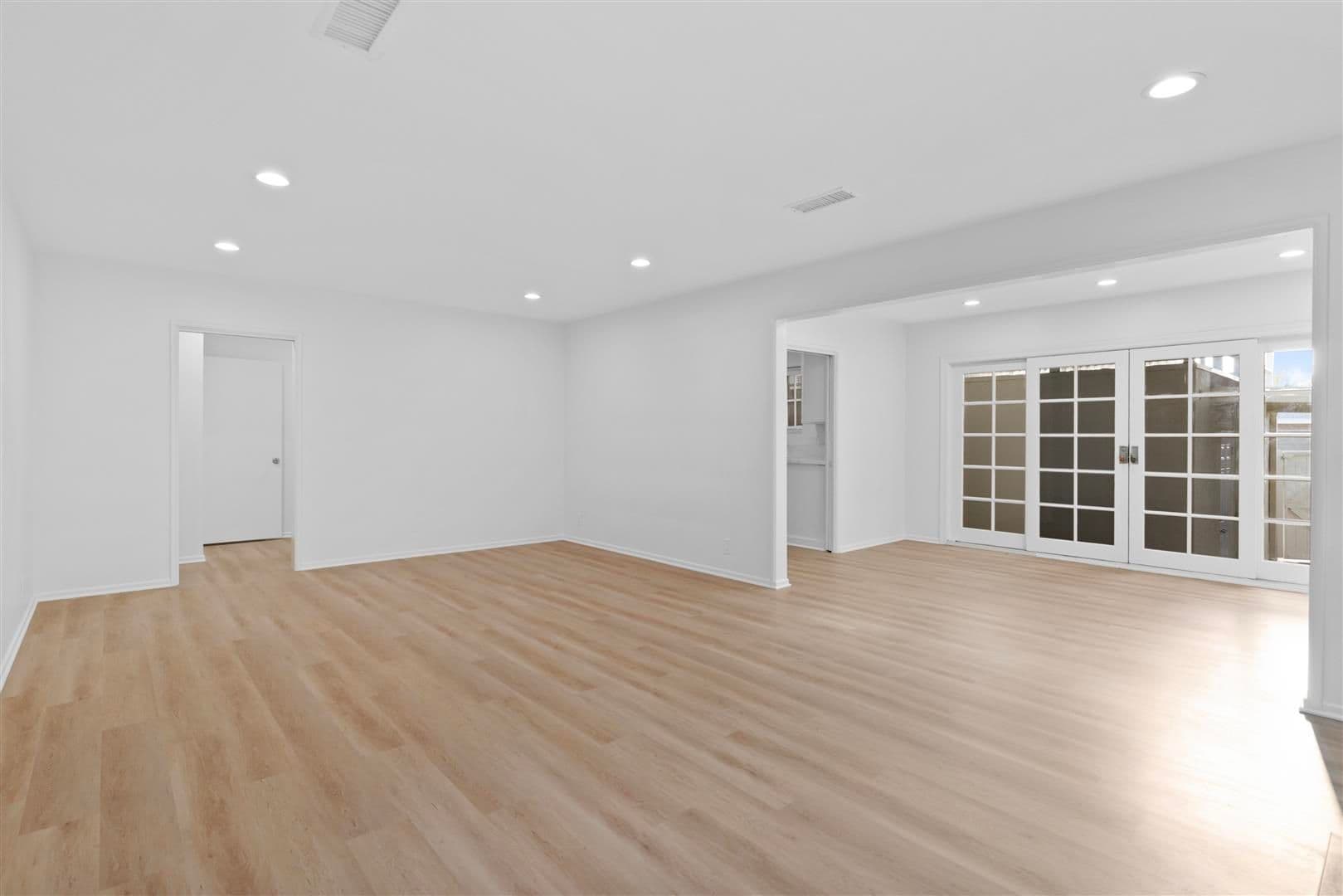 Long Beach Apartment: 237-237A Belmont Ave.