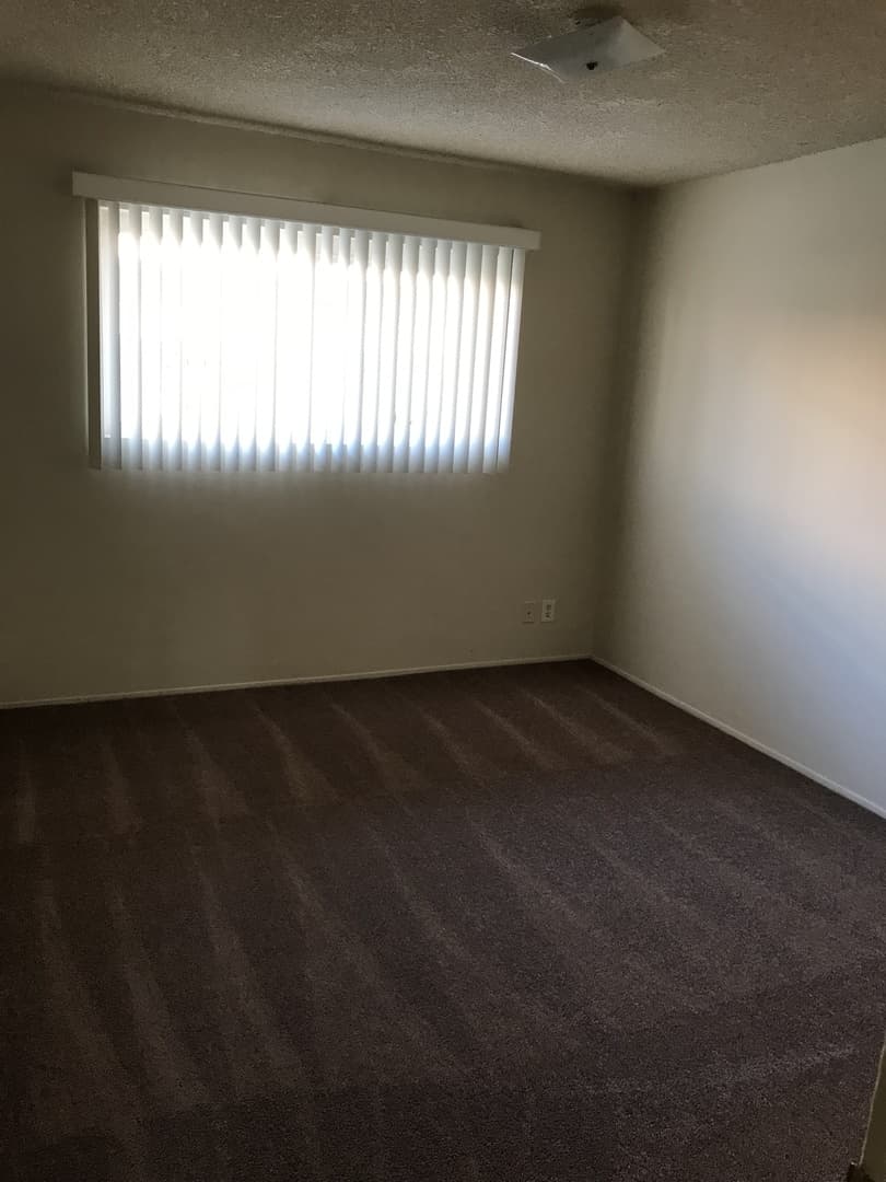 Long Beach Apartment: 259 E. Plymouth St.