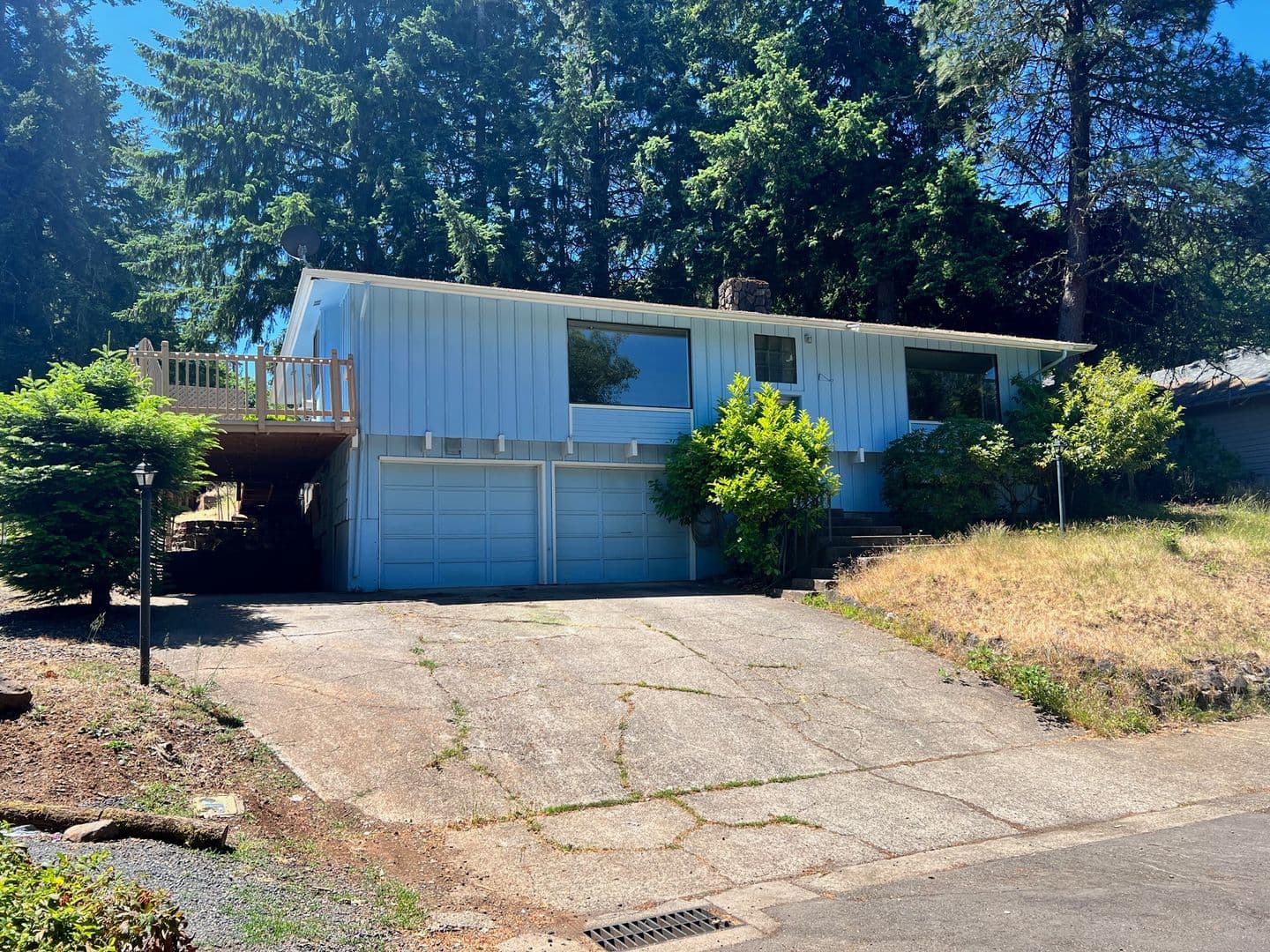 Eugene House: 1990 Graham Dr