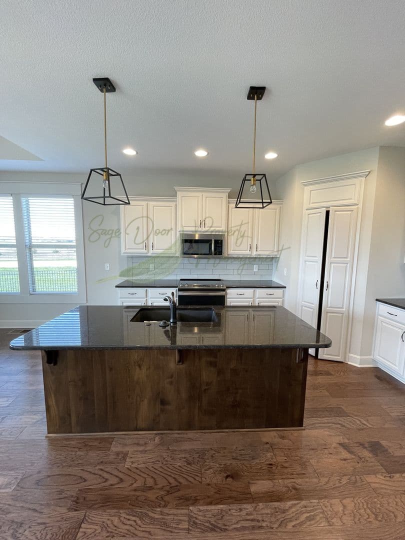 Leavenworth House: 1713 W Glen Drive