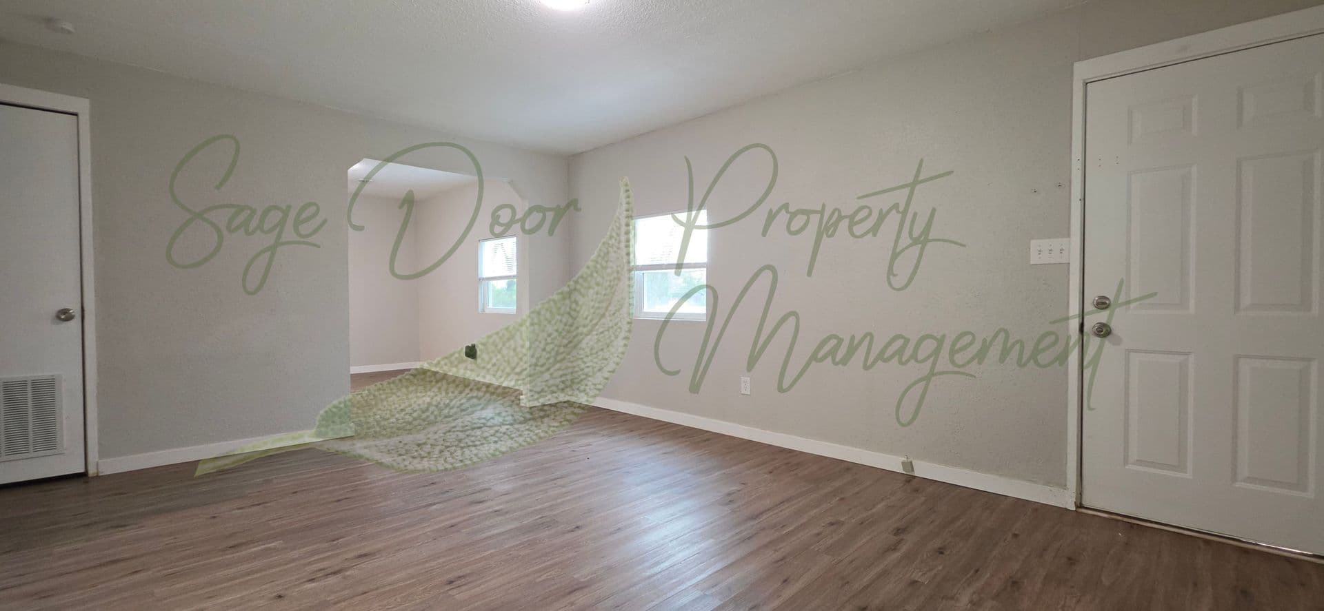 Warrensburg Apartment: 761 NE 101st Road
