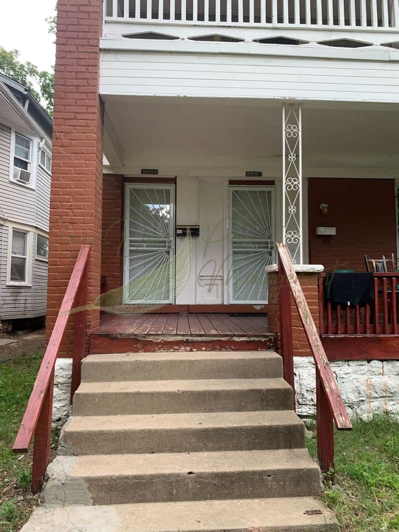 Kansas City Apartment: 3618 Roberts Street