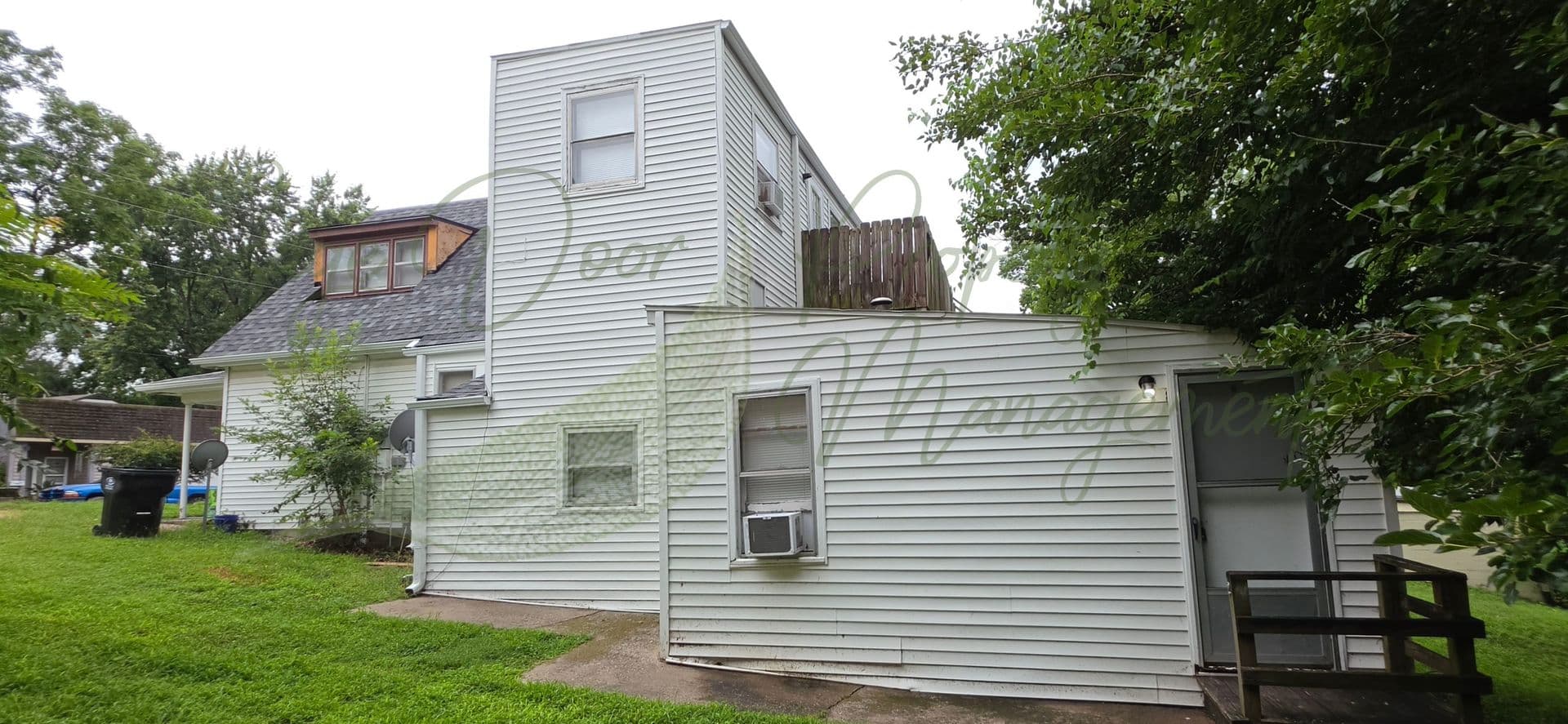Independence Apartment: 1206 W Maple Ave