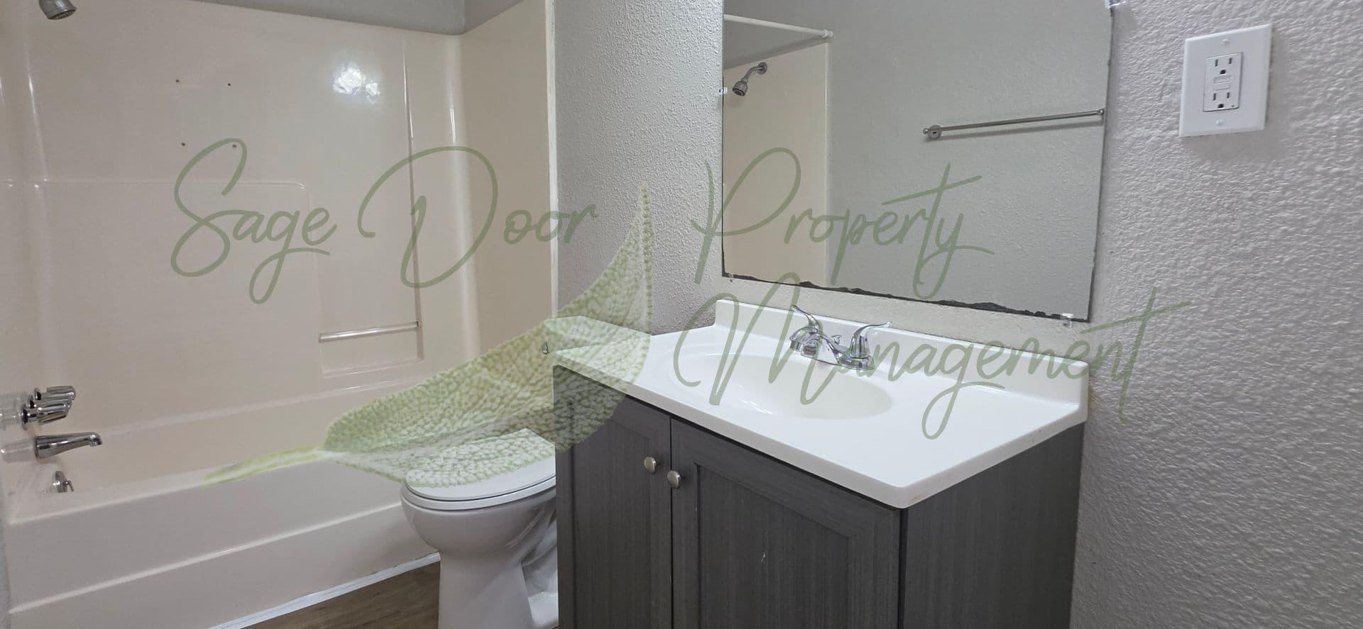 Warrensburg Apartment: 761 NE 101st Road