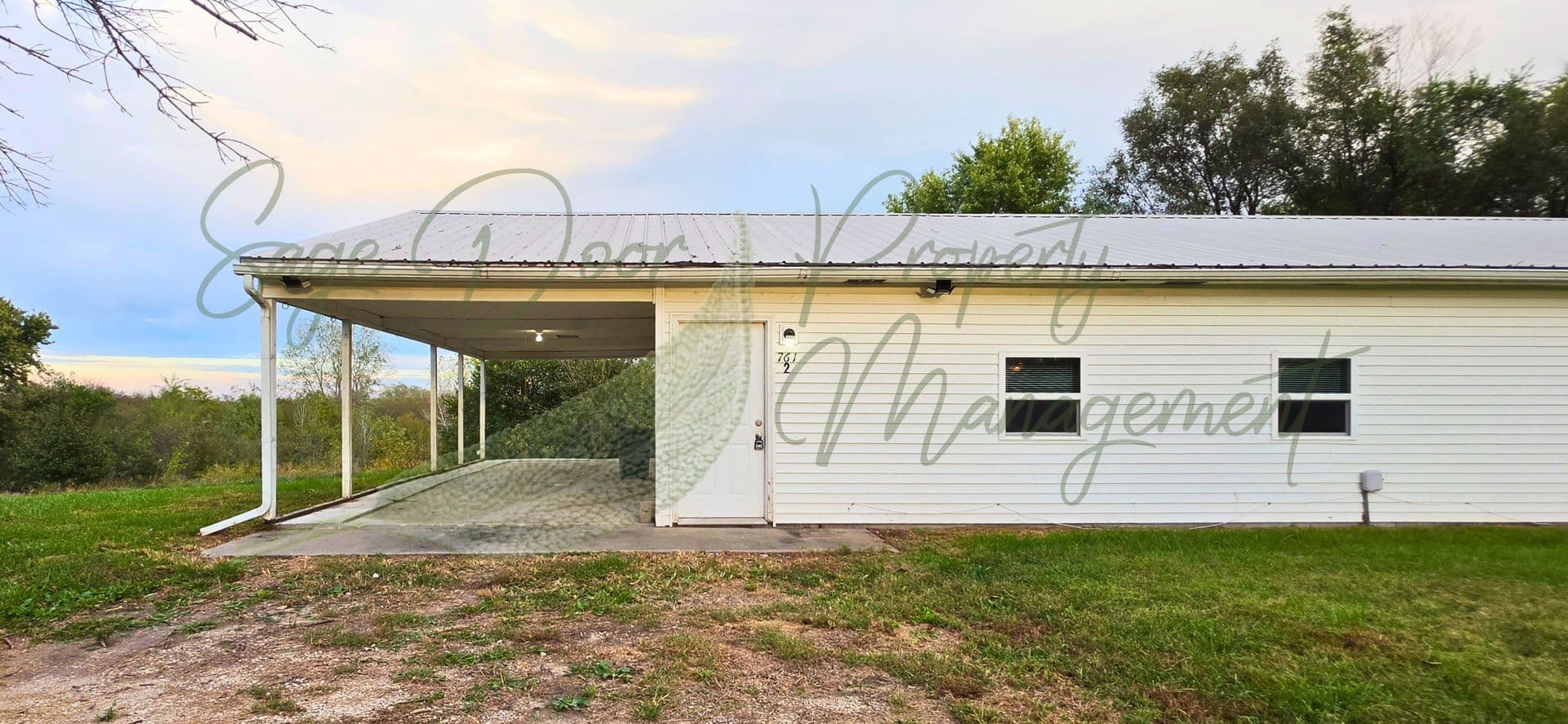 Warrensburg Apartment: 761 NE 101st Road