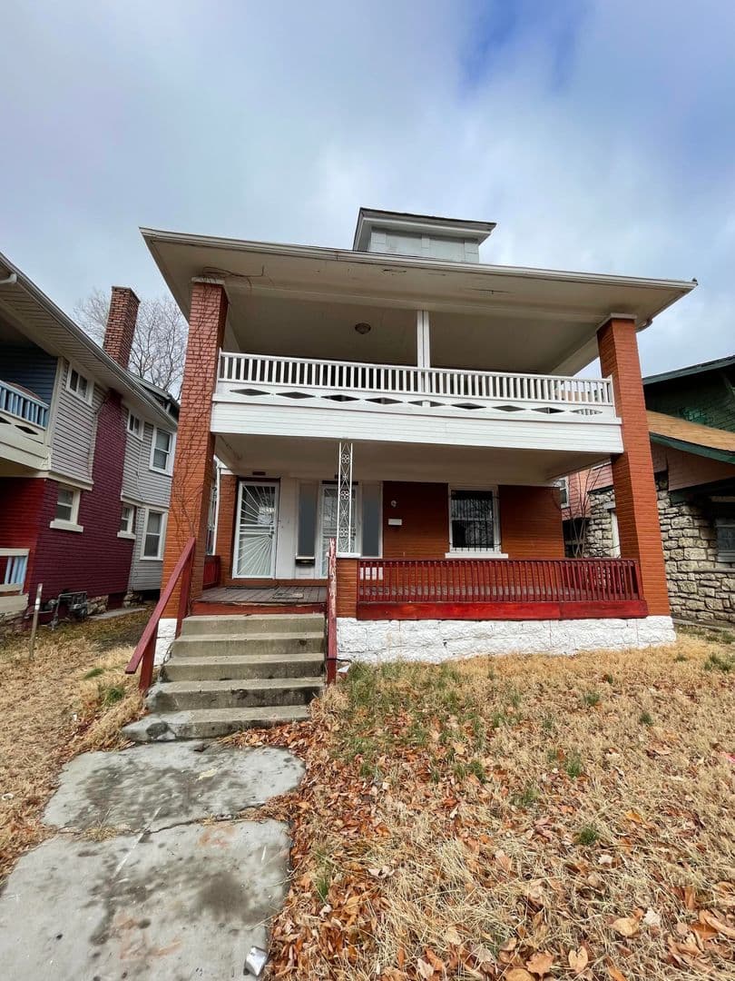 Kansas City Apartment: 3618 Roberts Street