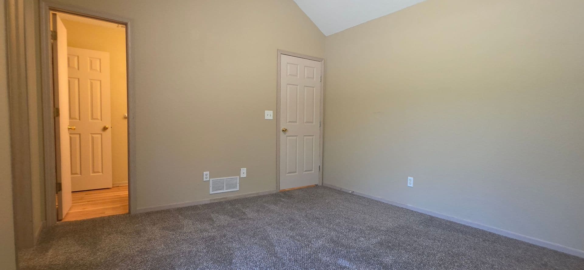 Oak Grove Apartment: 205 NE Dogwood Street