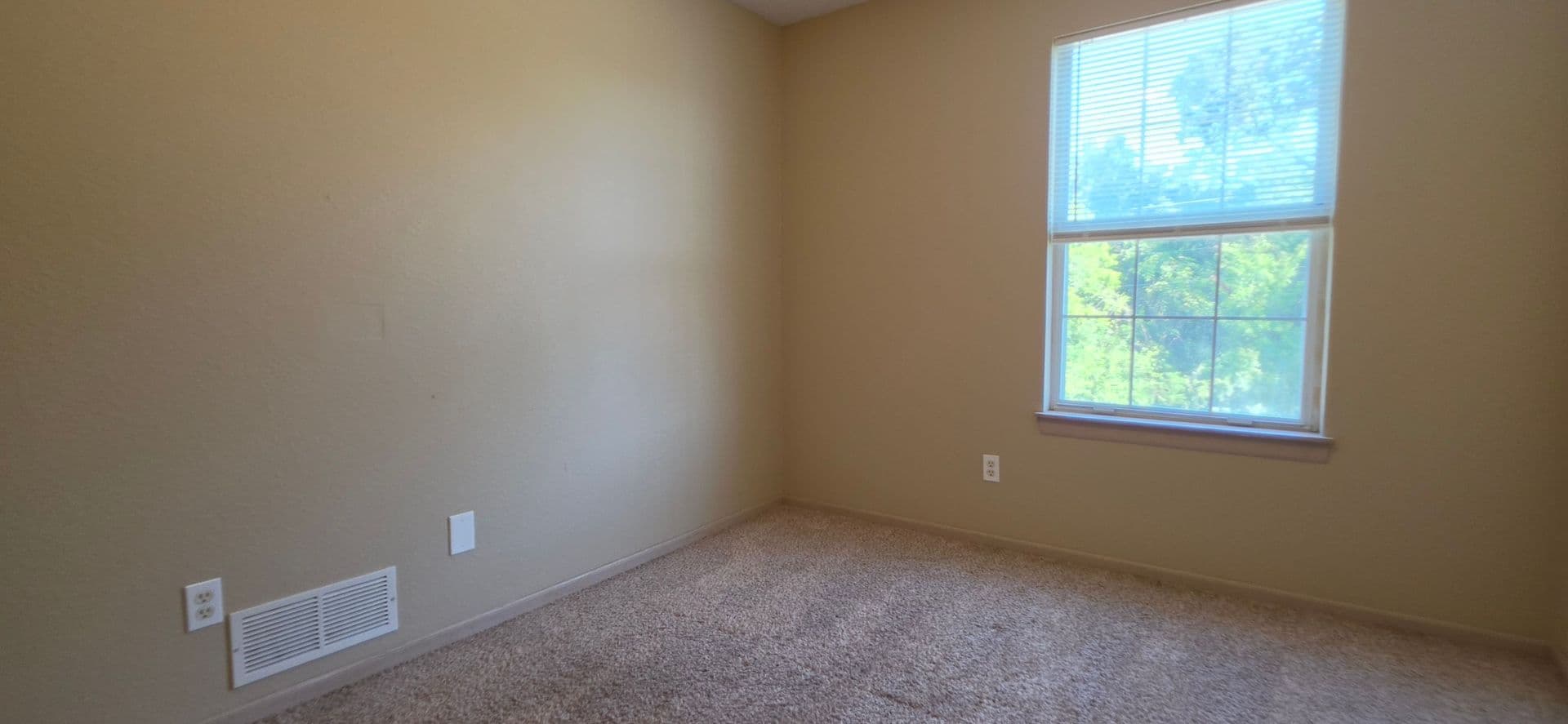 Oak Grove Apartment: 205 NE Dogwood Street