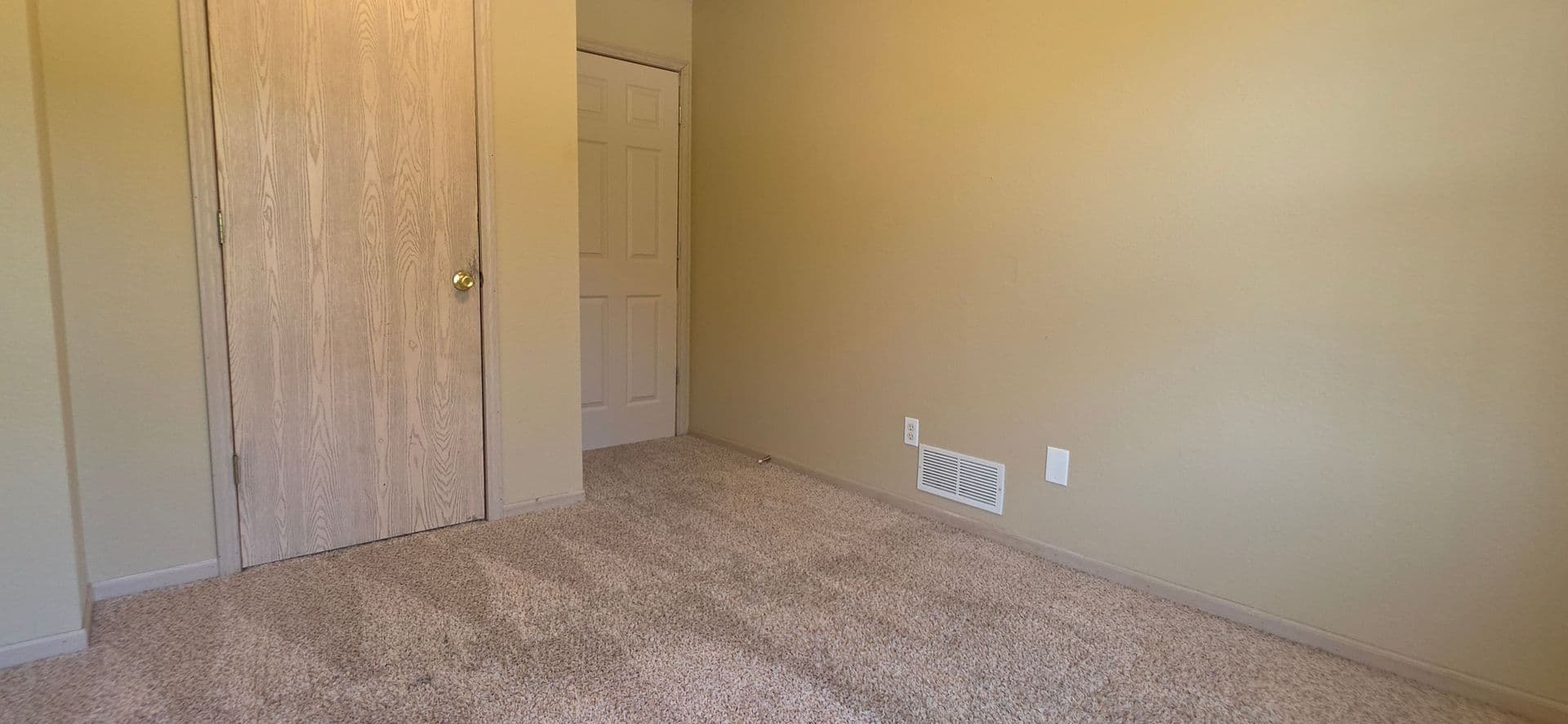 Oak Grove Apartment: 205 NE Dogwood Street