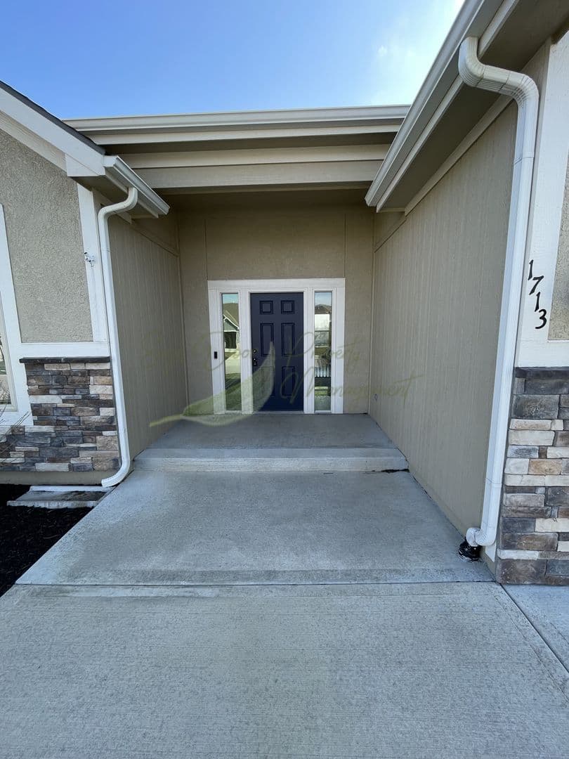 Leavenworth House: 1713 W Glen Drive