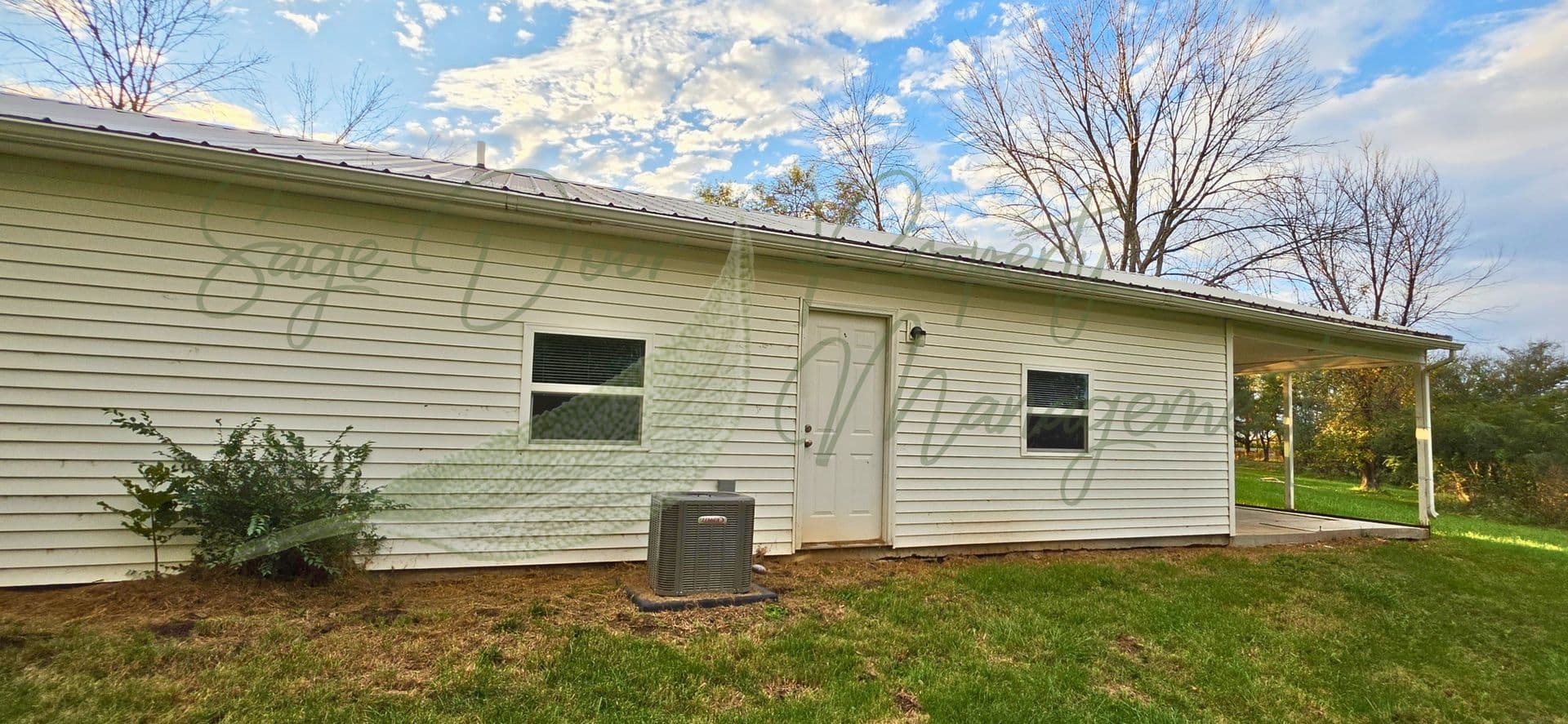 Warrensburg Apartment: 761 NE 101st Road