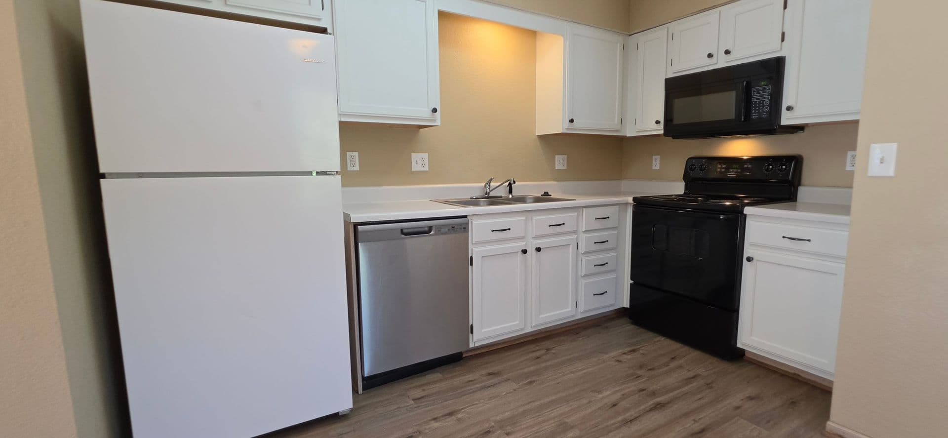 Oak Grove Apartment: 205 NE Dogwood Street