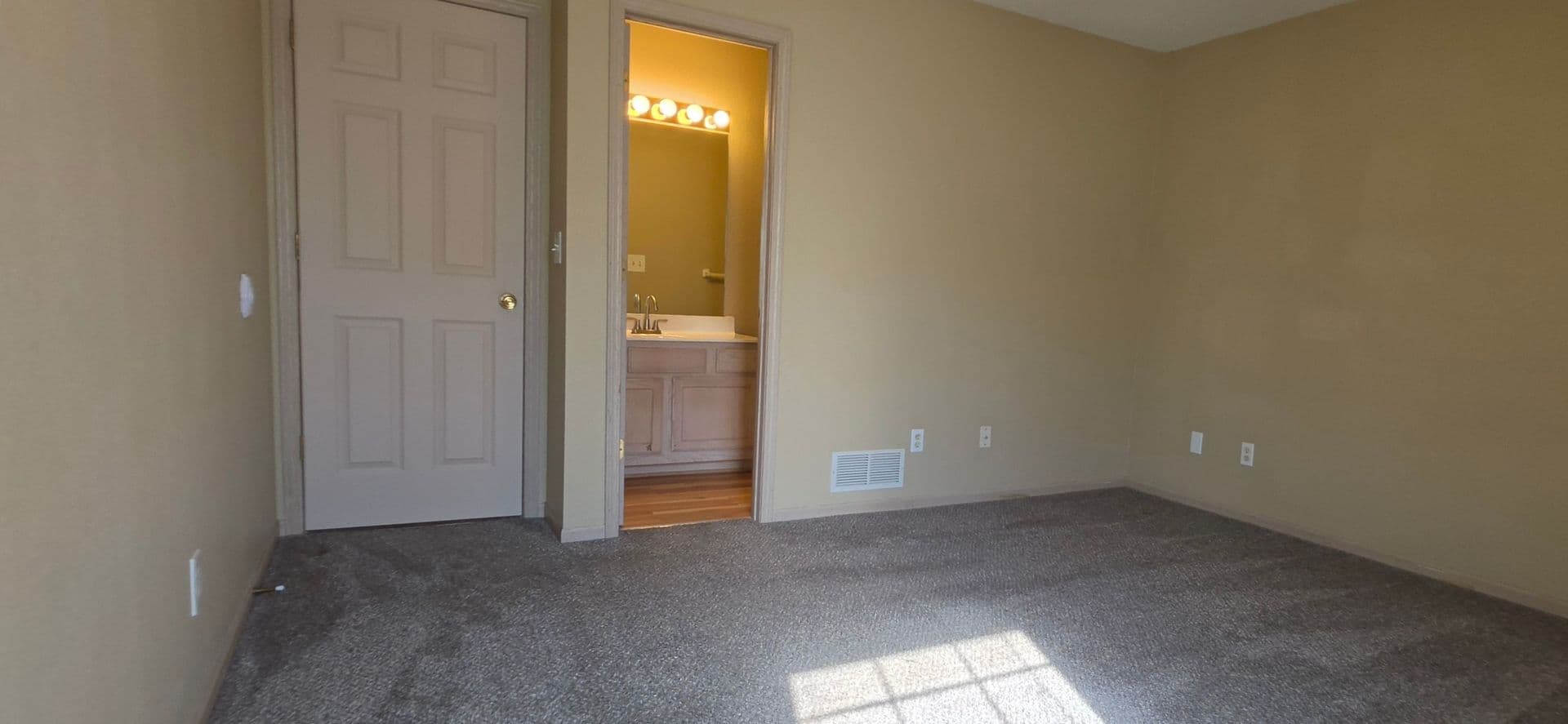 Oak Grove Apartment: 205 NE Dogwood Street