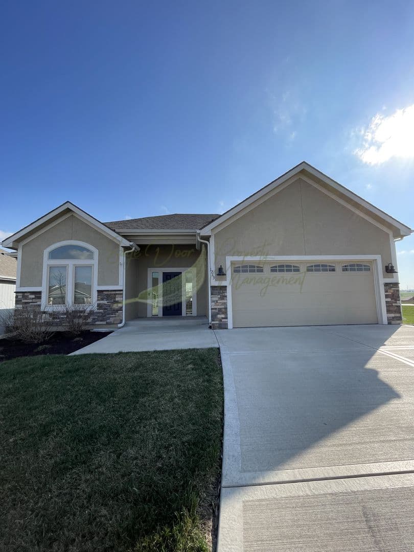 Leavenworth House: 1713 W Glen Drive