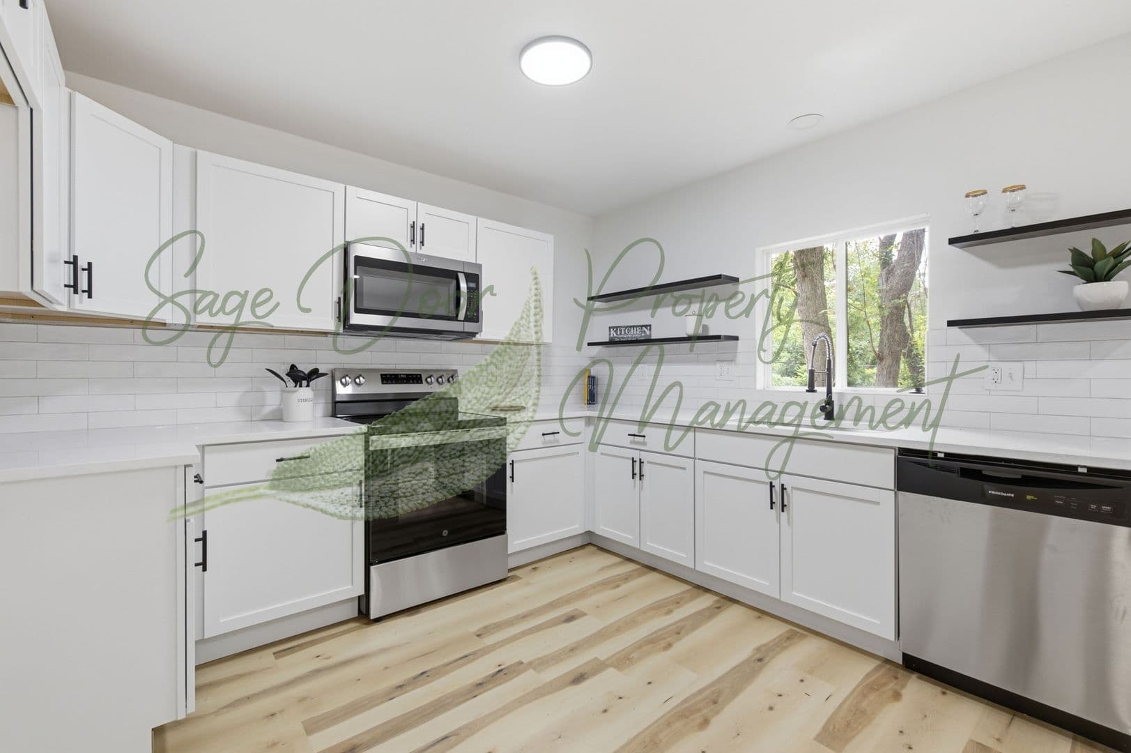 Independence House: 1724 S Trail Ridge Dr