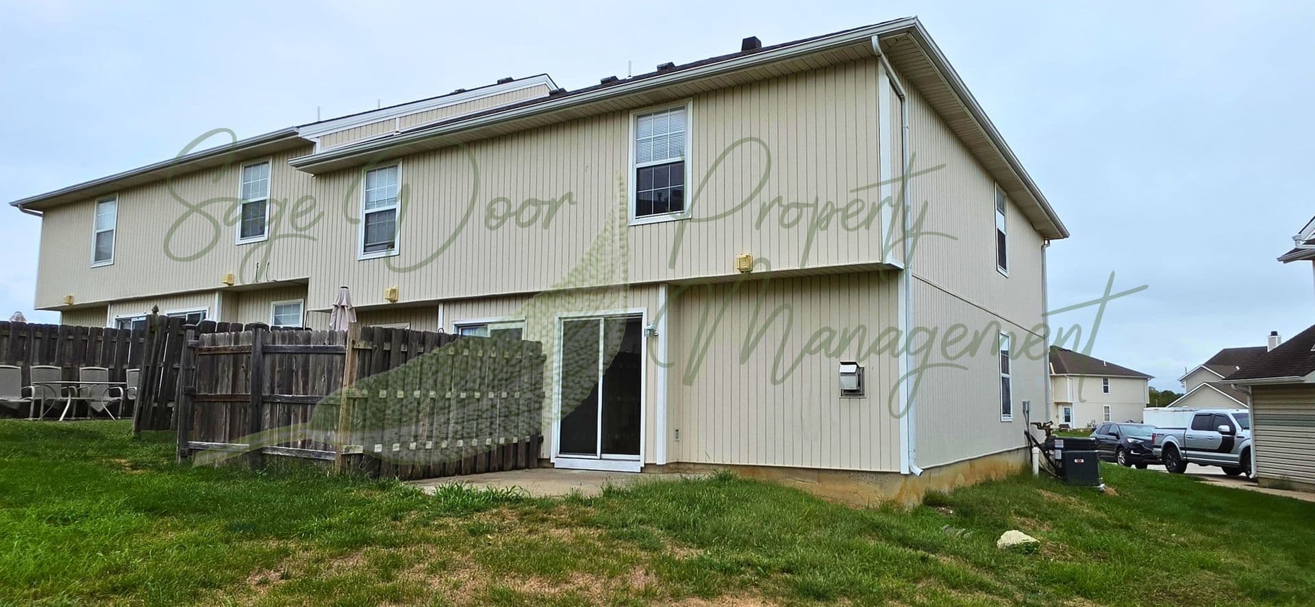 Grain Valley Apartment: 1272-1278 NW Phelps Court