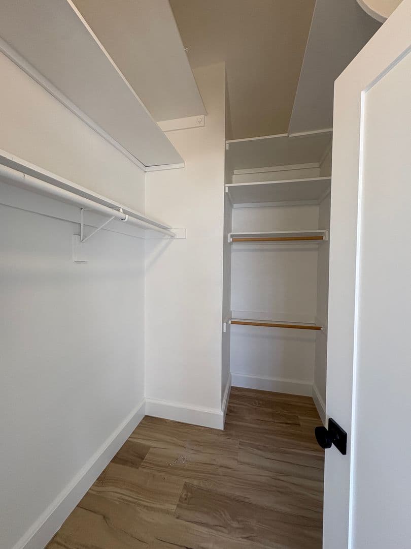 Carmel Apartment: SW of 4th and Mission