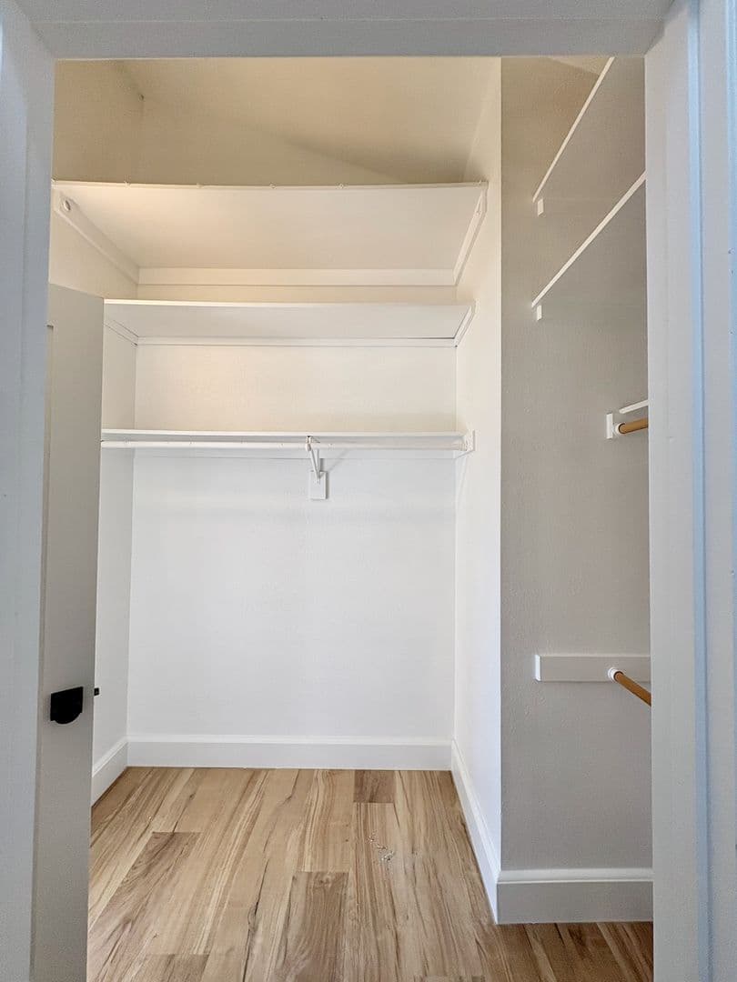 Carmel Apartment: SW of 4th and Mission