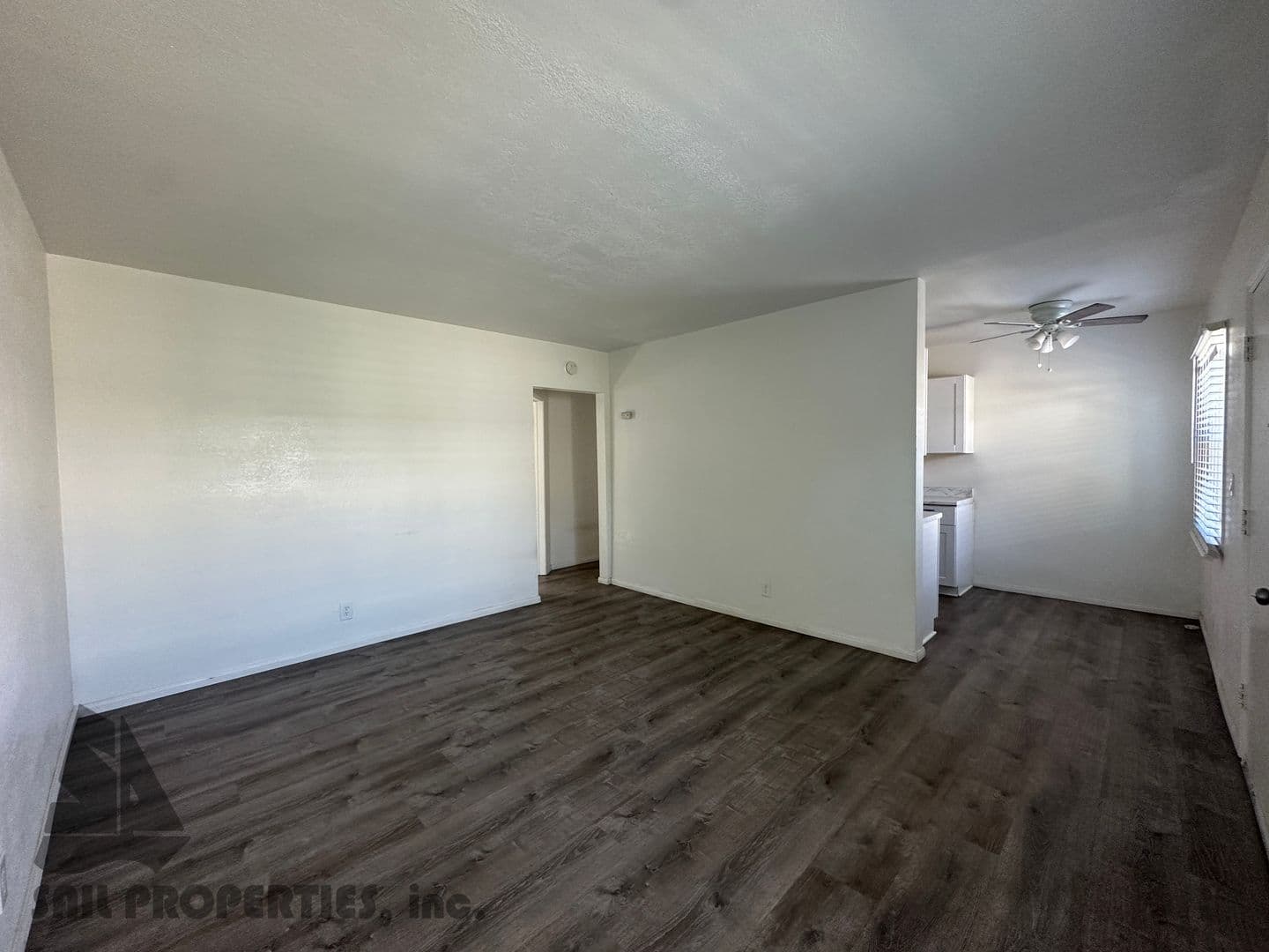 Paramount Apartment: 14416 Orange Ave - Unit D
