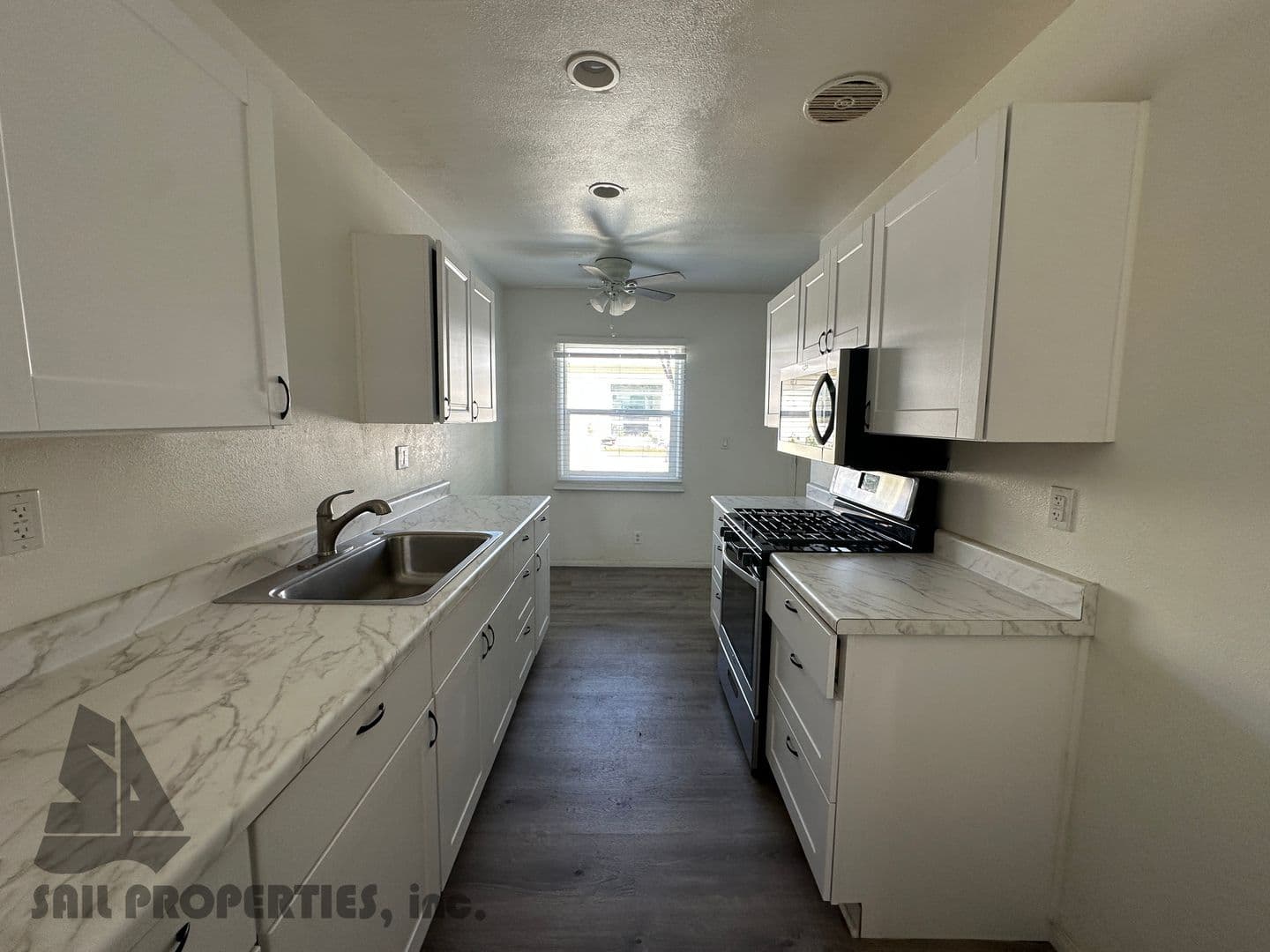 Paramount Apartment: 14416 Orange Ave - Unit D