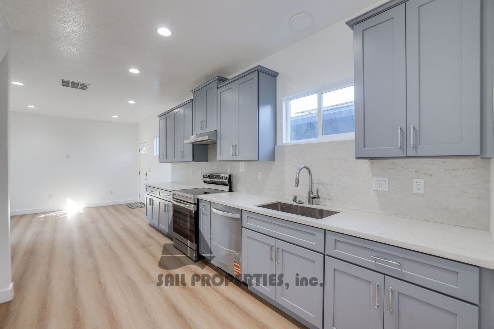 Huntington Beach House: 8686 Hastings Cir