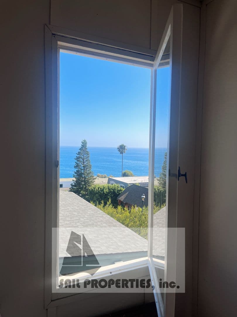 Laguna Beach House: 163 Sunset Terrace