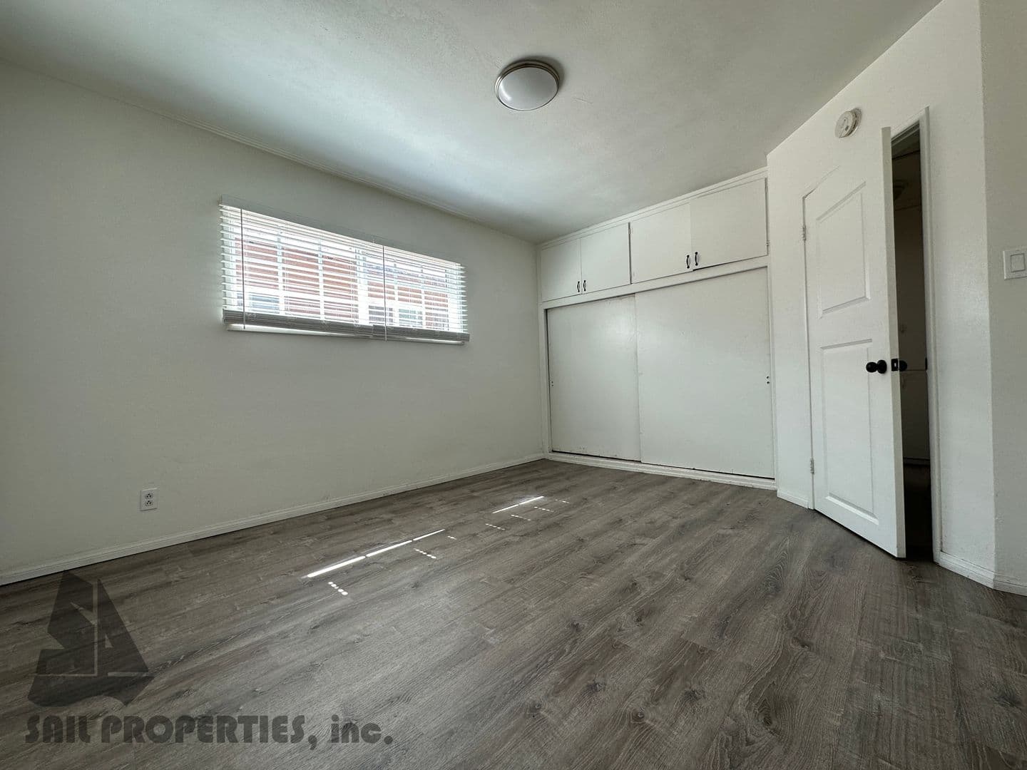 Paramount Apartment: 14416 Orange Ave - Unit D