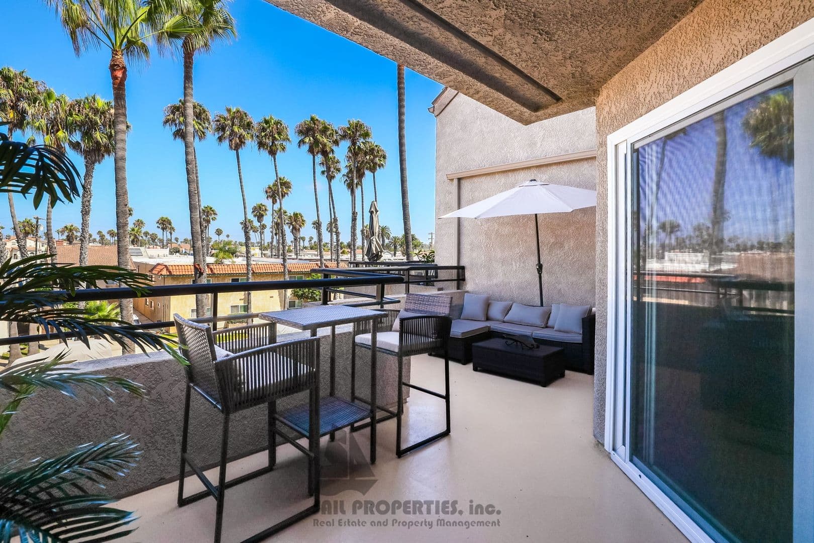 Huntington Beach Condo: 1200 Pacific Coast Hwy #327