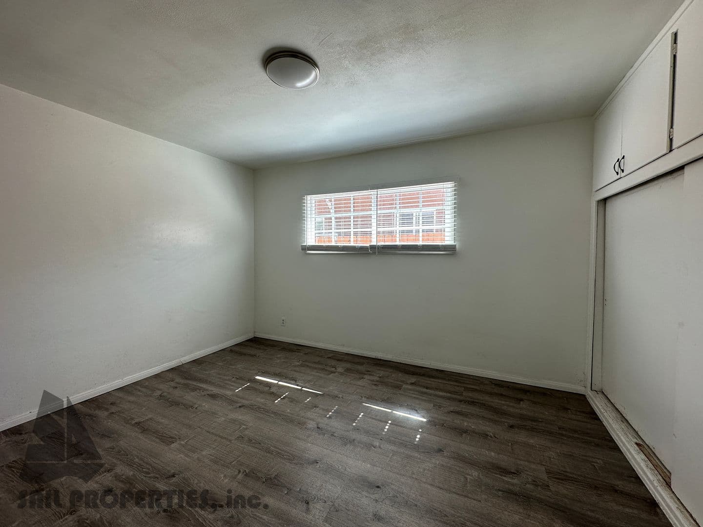 Paramount Apartment: 14416 Orange Ave - Unit D