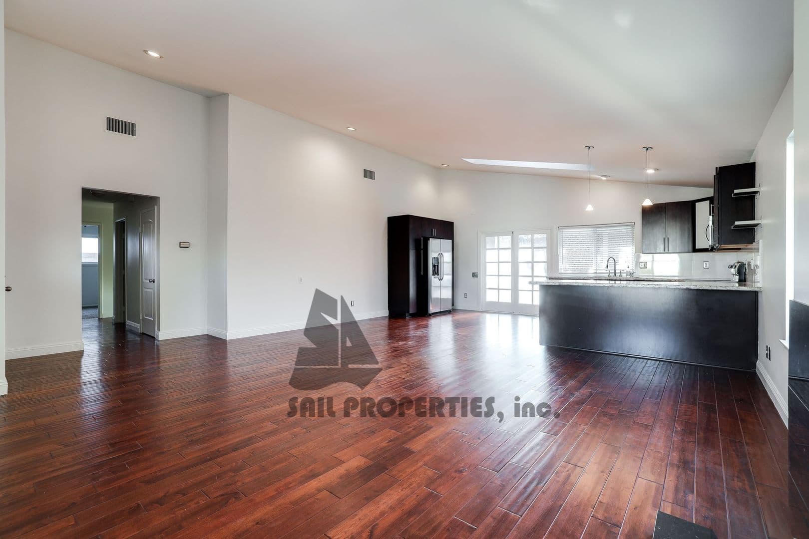 Huntington Beach House: 20061 N New Britain