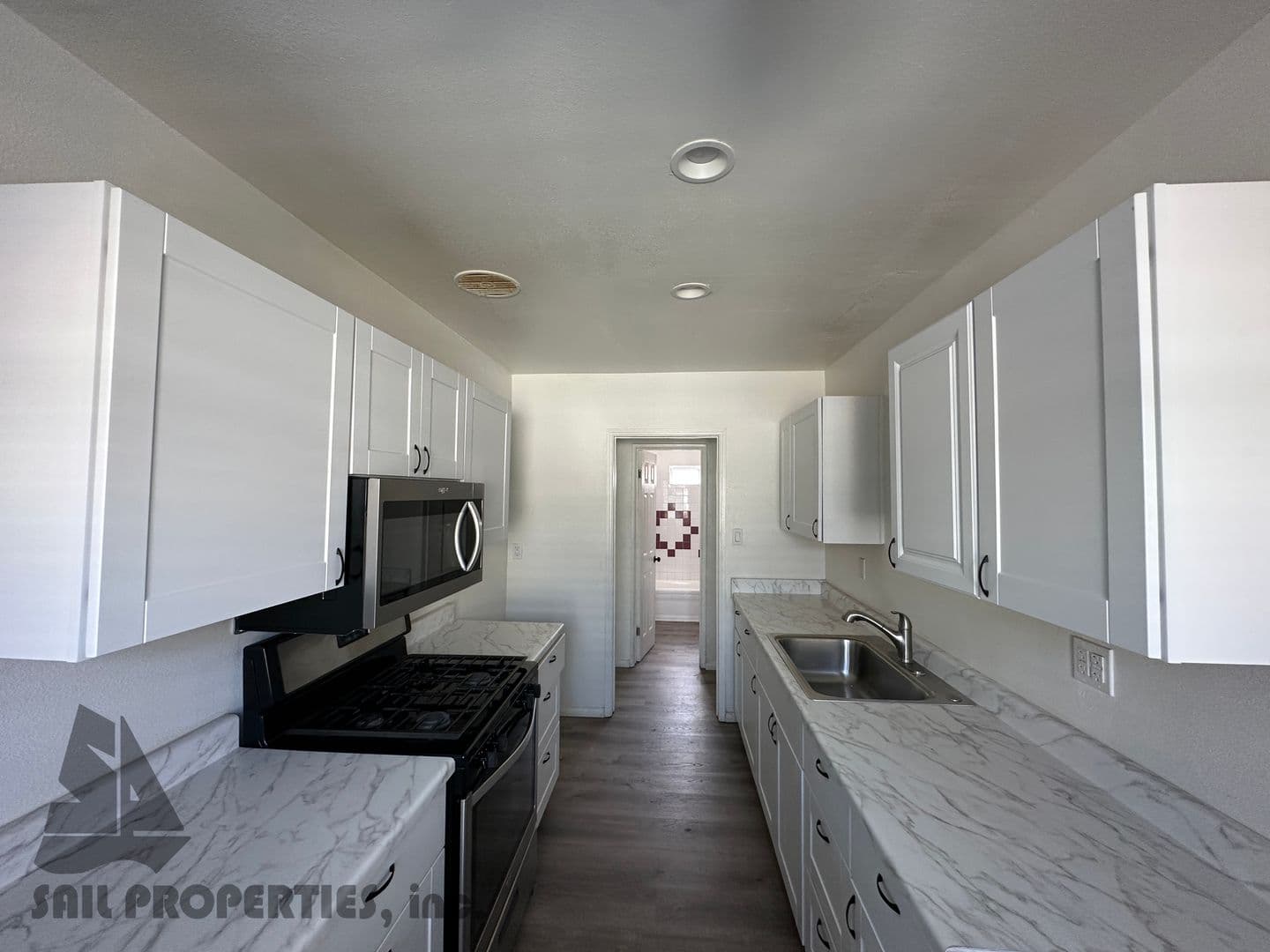 Paramount Apartment: 14416 Orange Ave - Unit D