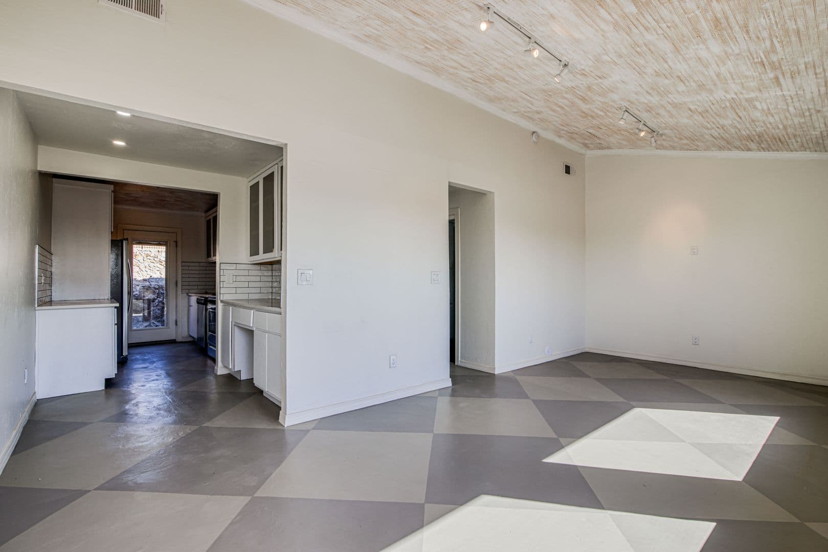 El Paso Apartment: 1606 N. Stanton