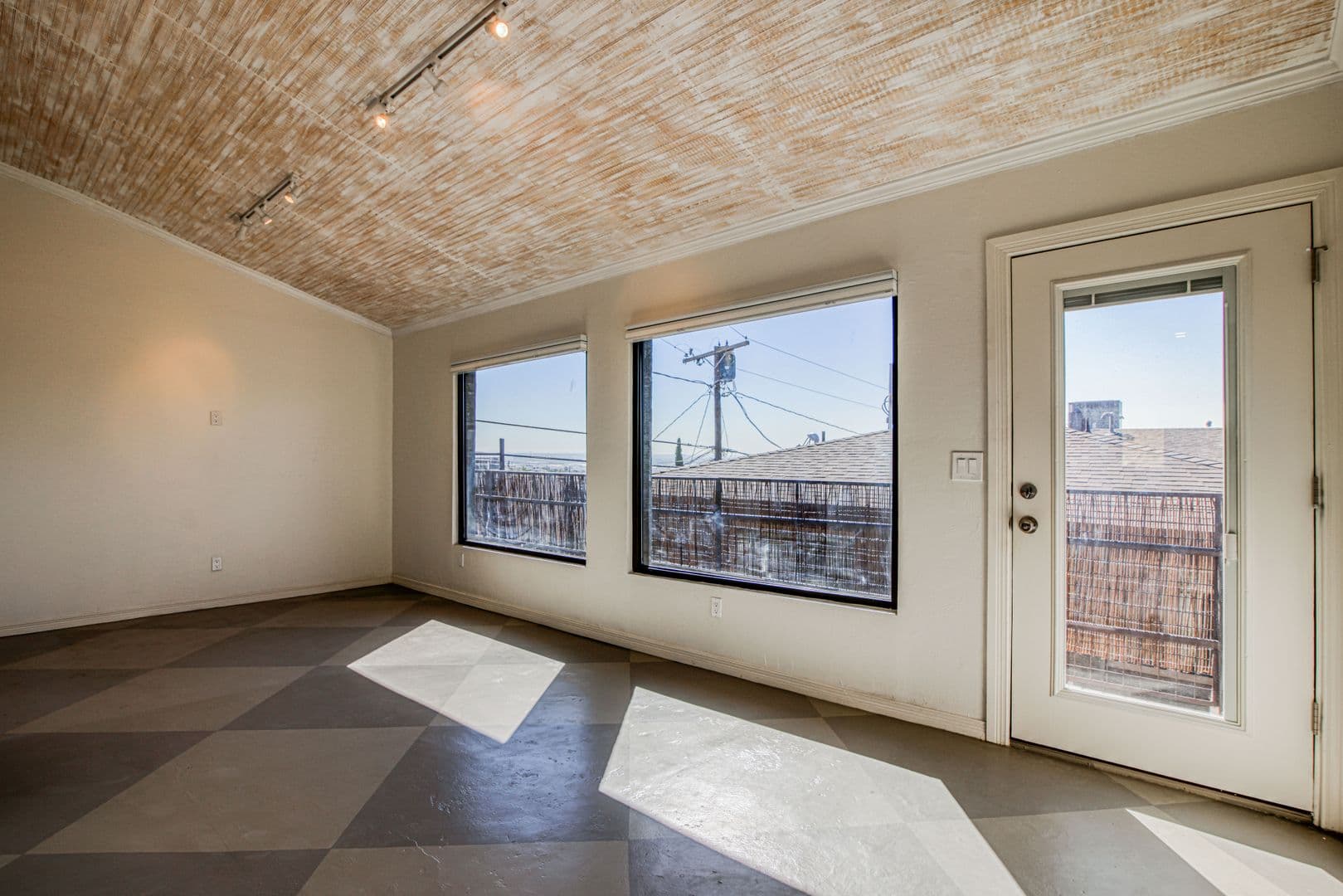El Paso Apartment: 1606 N. Stanton