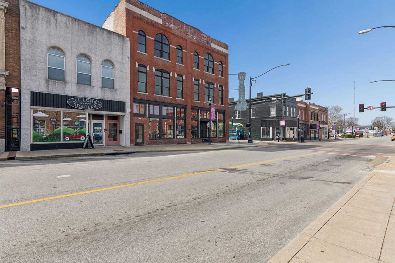 Springfield Apartment: 320 Walnut St.