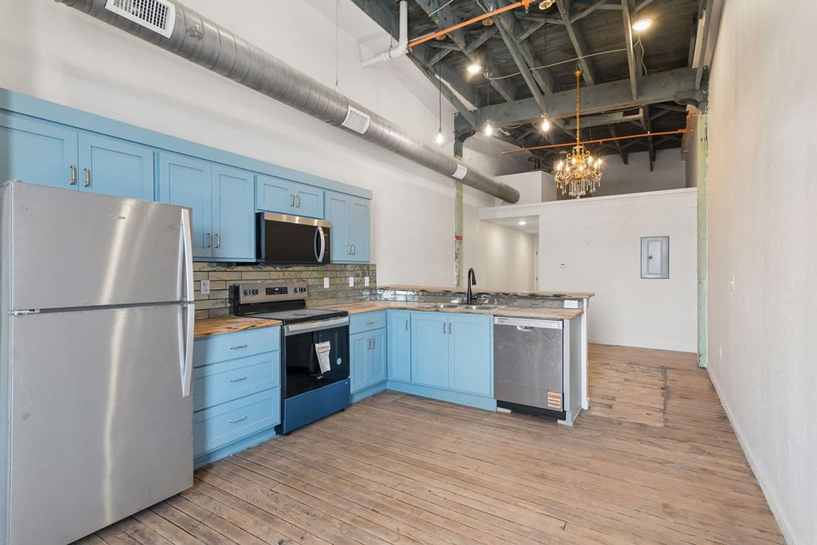 Springfield Apartment: 320 Walnut St.