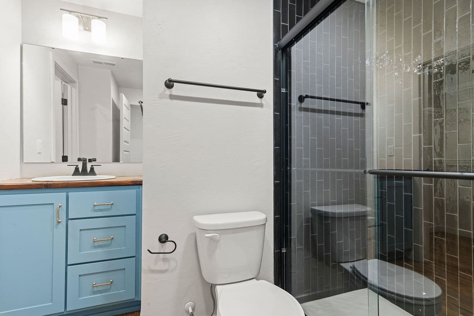Springfield Apartment: 320 Walnut St.