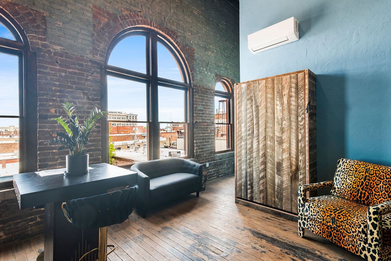 Springfield Apartment: 320 Walnut St.