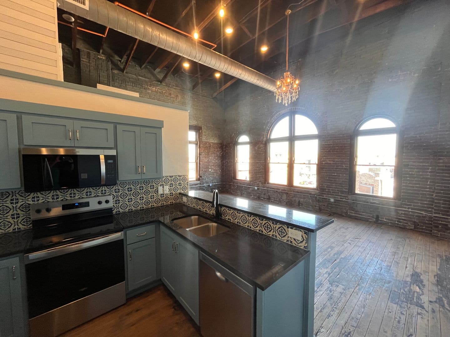 Springfield Apartment: 320 Walnut St.