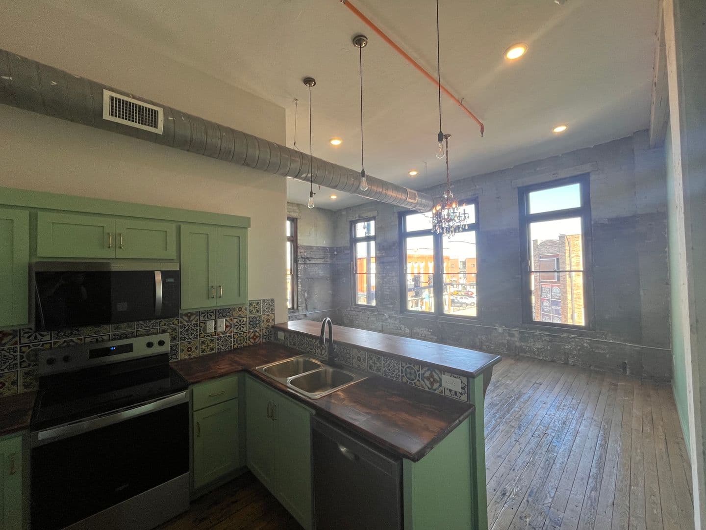 Springfield Apartment: 320 Walnut St.