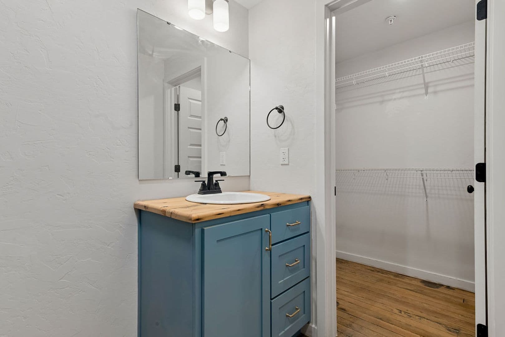 Springfield Apartment: 320 Walnut St.