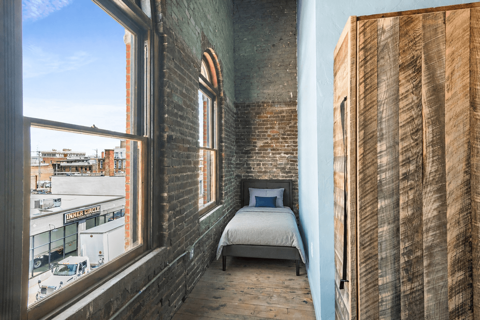 Springfield Apartment: 320 Walnut St.