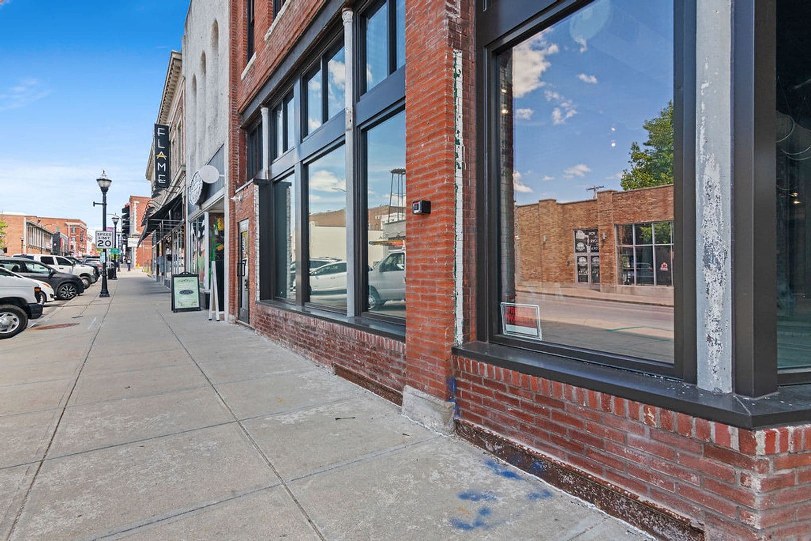 Springfield Apartment: 320 Walnut St.